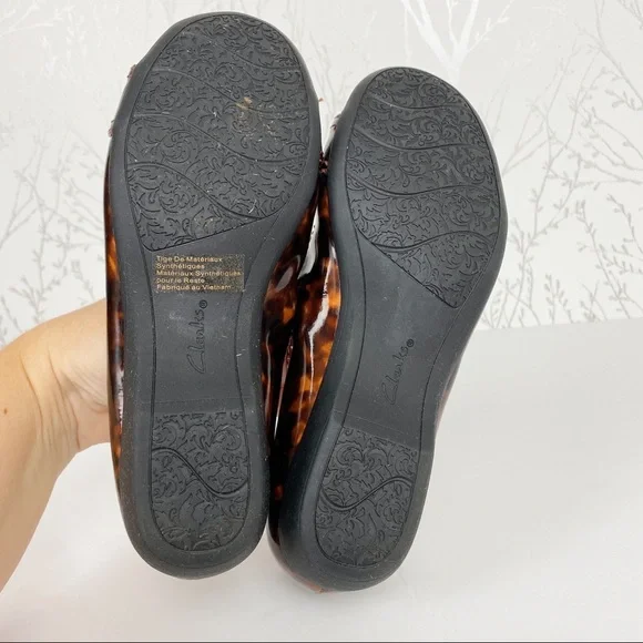 CLARKS Tortoise Shell Print Rounded Toe Loafers 6 - Picture 7 of 9